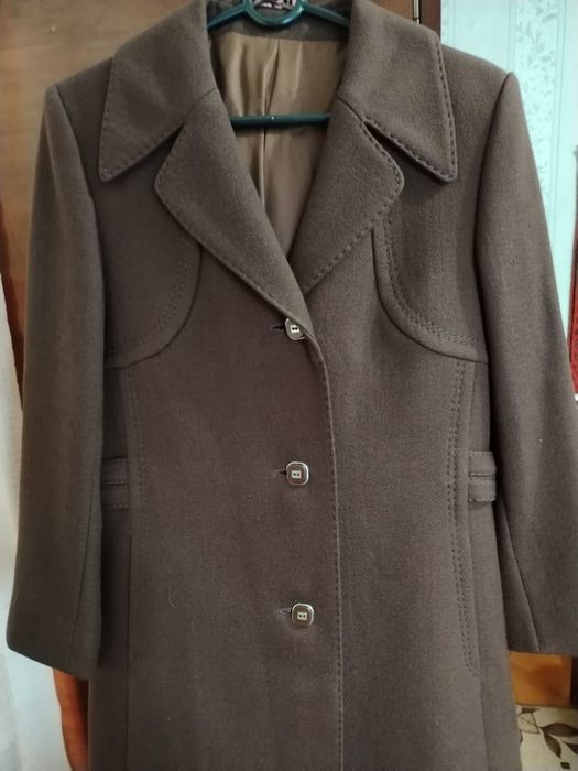 Продам демисезонное пальто