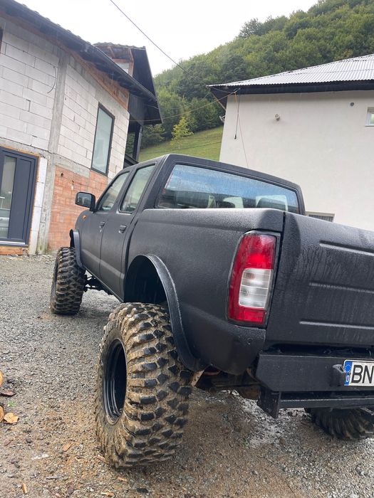 Vând sau schimb cu Nissan Patrol Y60 lung! Motor BMW 218 CP Punți Nissan Patrol Y60 Puntea spate mutată cu 12 cm Șasiu refăcut