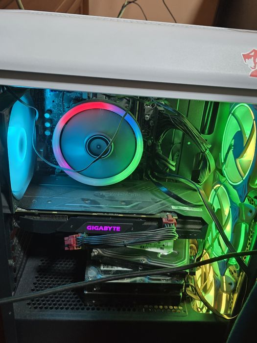 Продаю полностью весь комплект компьютер рабочий