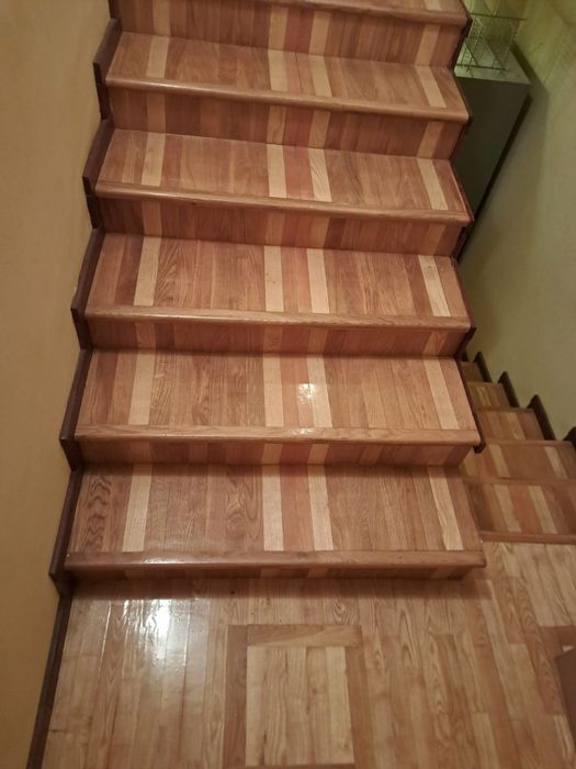 Стъпала и стълби от дърво и ламинат.