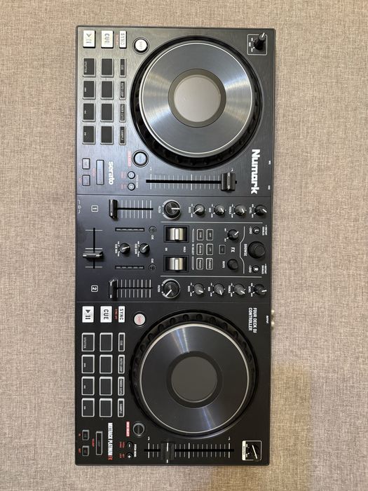 DJ-контроллер Numark Mixtrack Platinum FX