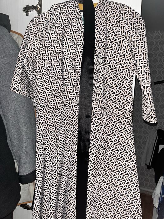 Платье светлое длина миди