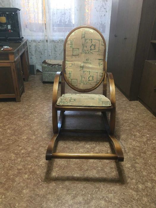 Кресло качалка из толстого дерева крепкое