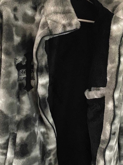 Geaca din blana brodata