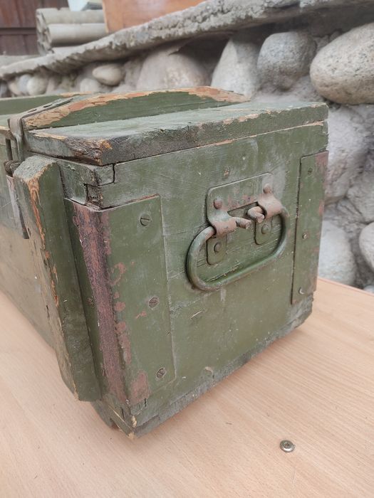 Подам ящик военный