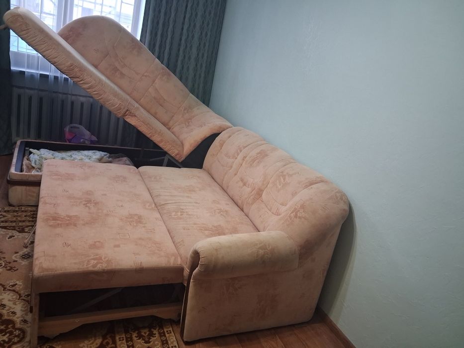 Диван угловой. Б.У. В хорошем  состоянии