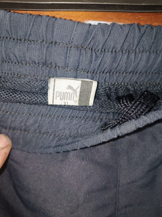Vând pantaloni scurți Puma