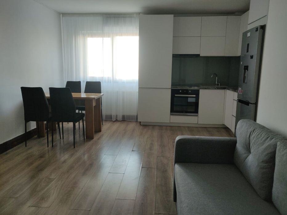 Apartament 3 camere, Floresti, langa VIVO.