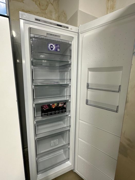 Морозильный шкаф Polair