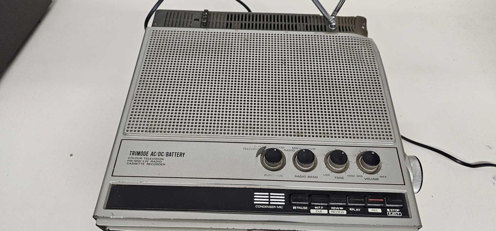 Portabil Hitachi cu tv si caseta  Hitachi