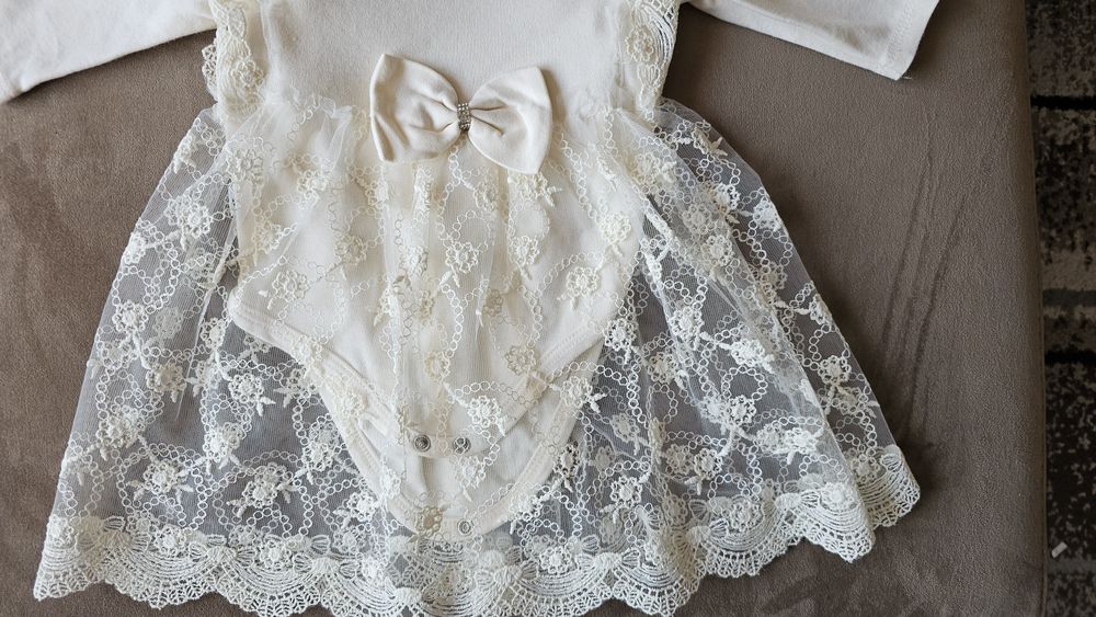 Боди рокля с красива дантела, цвят екрю