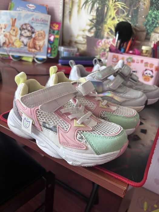 Кроссовки на девочку 29 размер