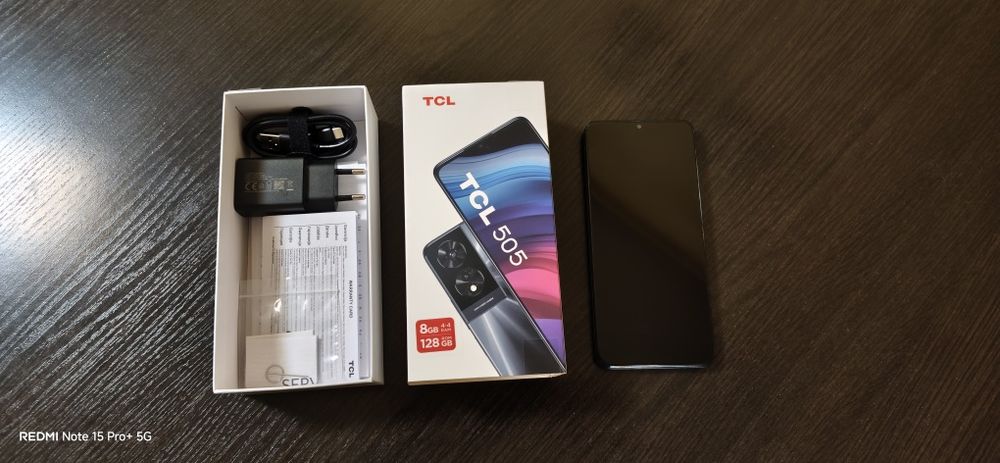 Продавам телефон TCL505