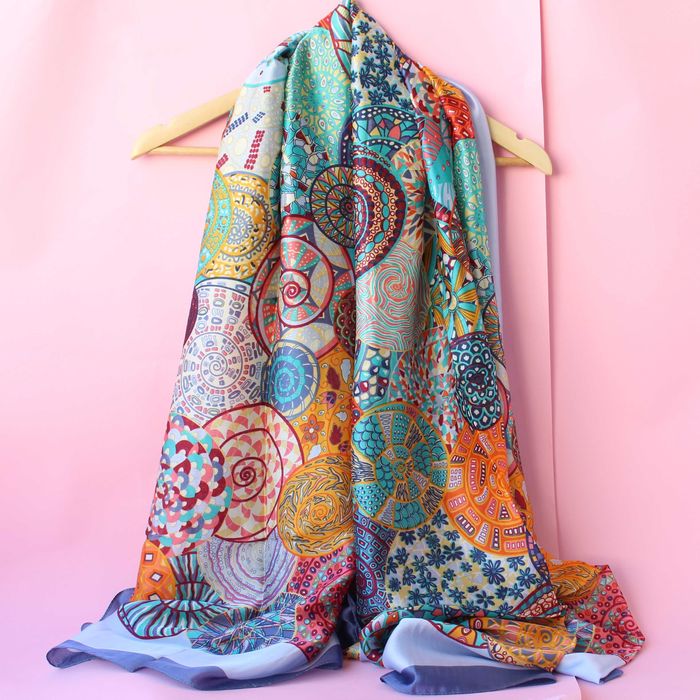 Дамски копринени шалове