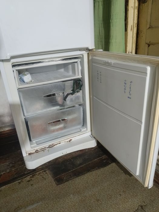 холодильник indesit двухкамерный.