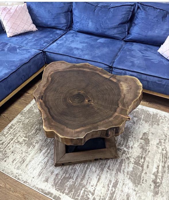 Уникална налична холна маса от орех