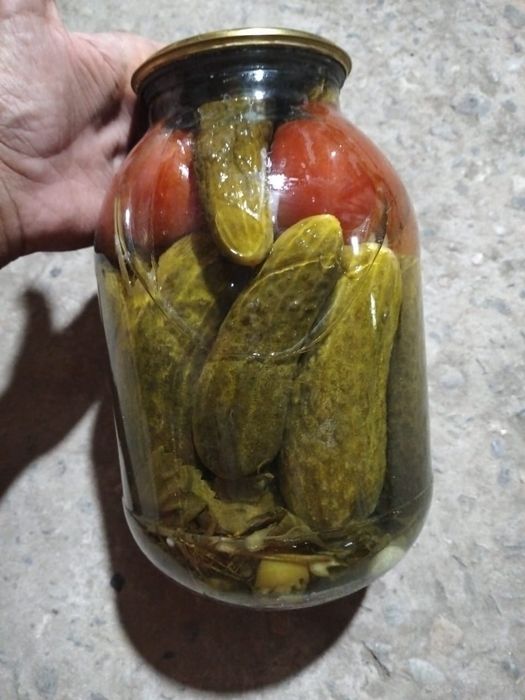 Салат банка,сецебели, соленные огурцы, огурцы в томатном соке,