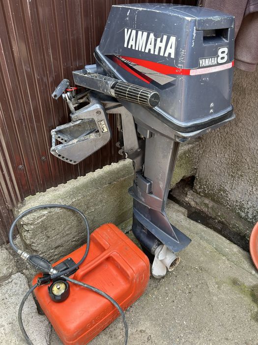 Se vinde motor barcă yamaha 8cp in 2 T
