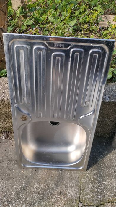 Кухненска мивка алпака  и ретро аптечка