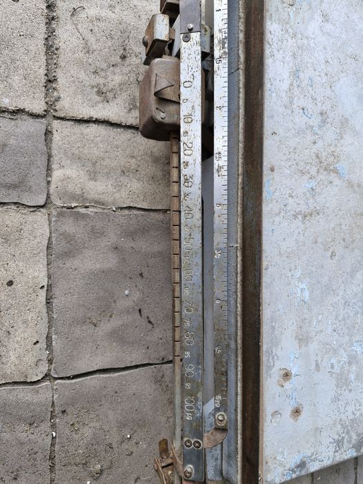 Продам почтовые весы б/у.