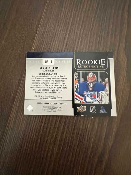 Автограф от Jonathan Toews (хокей на лед) + албум и карти