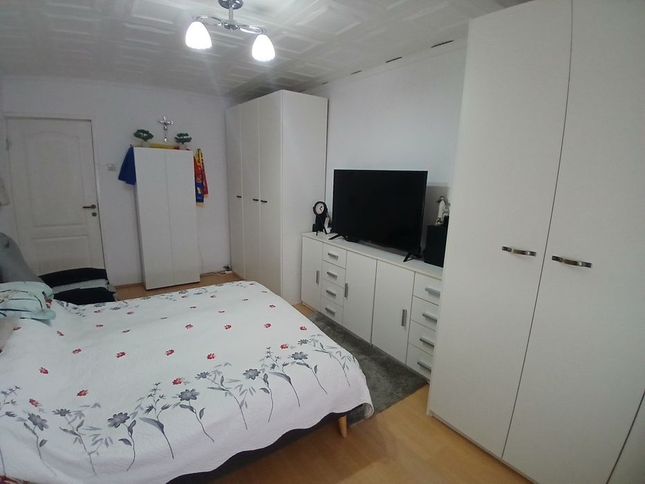 Vând apartament sau schimb cu casă locuibila