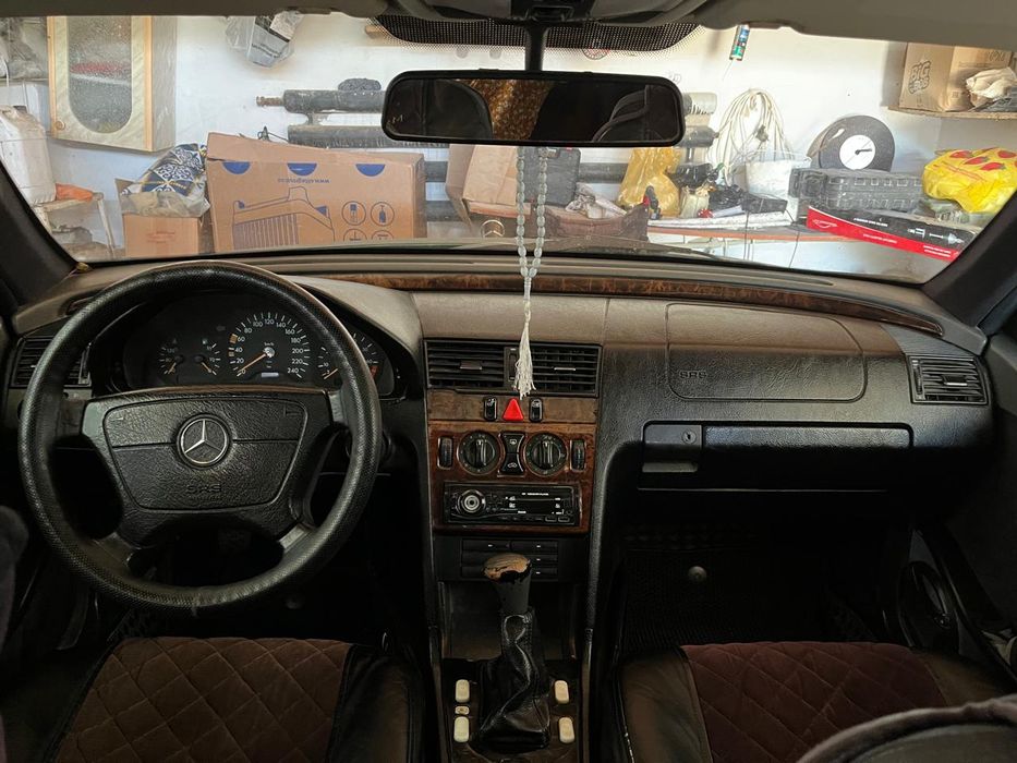 Мерседес сешка сатылады бағасы 1.8келісеміз нақты алатын адамға