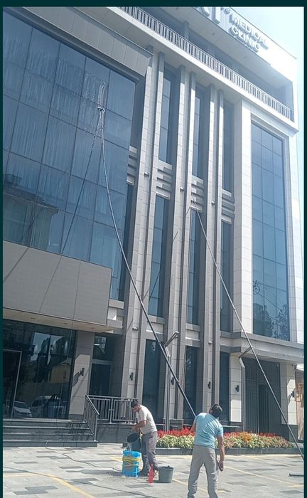 Мойка Фасадов стеклянных здании и окон.oyna yuvish fasad tozalash