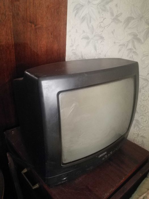 Продам телевизор Philips 14 дюймов диагональ. ГОЛЛАНДИЯ.