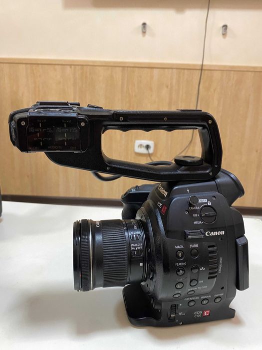 Продам видеокамеру Canon C-100