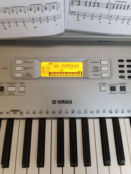 Продается синтезатор Ямаха.