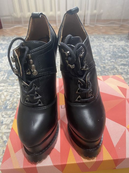 Продам ботильоны размер 34