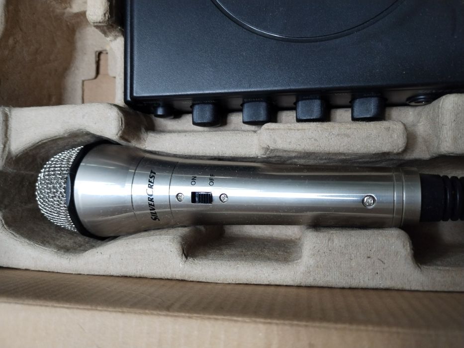 Set karaoke cu mixer și 2 microfoane