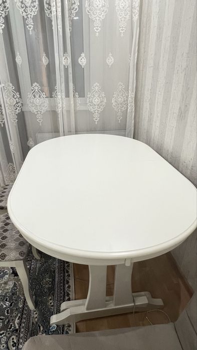 Продам стол для гостиной