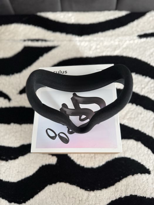 Ochelari VR META Quest 2, 128GB; Meta Oculus Quest 2 Elite Strap; Set interfete faciale si blocator de lumina Meta Quest 2.