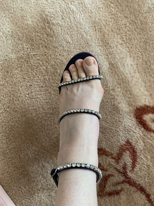 Sandale Chi Chi London cu toc superbe cu strasuri . Sunt noi