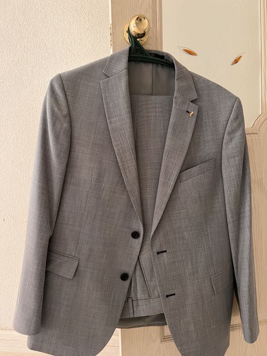 Новый костюм серого цвета