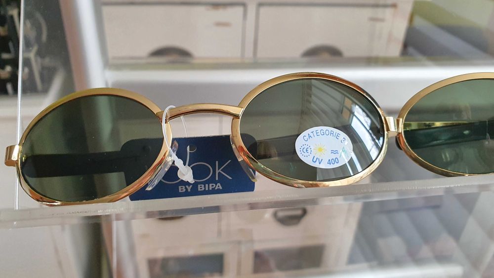 Ochelari de soare cu rame metalice aurii