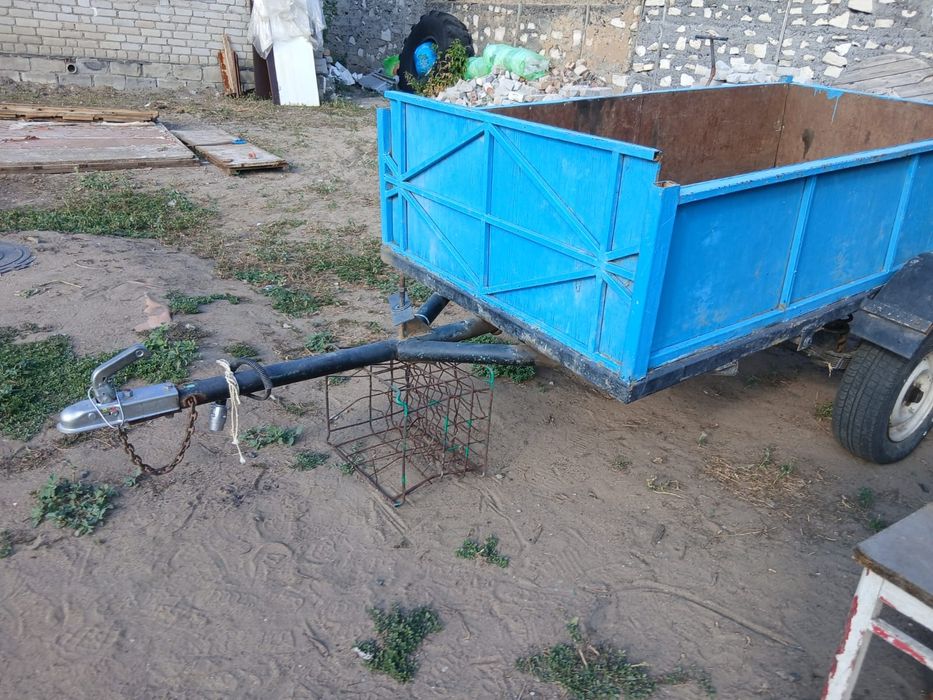 Продам прицеп синий