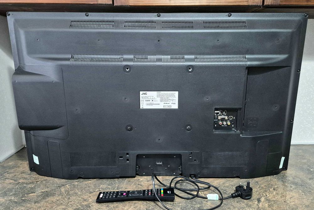 JVC LT-43C775 43" Smart LED телевизор с вграден DVD плейър