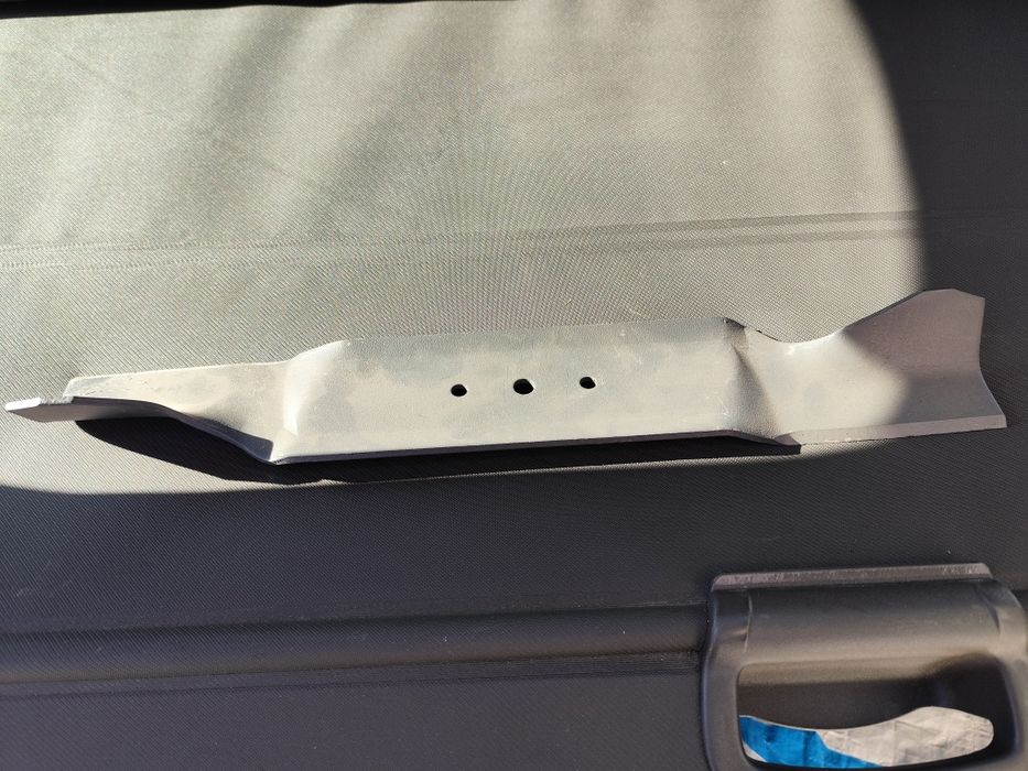 Vând cuțite pentru tractorosa de tuns iarba mtd