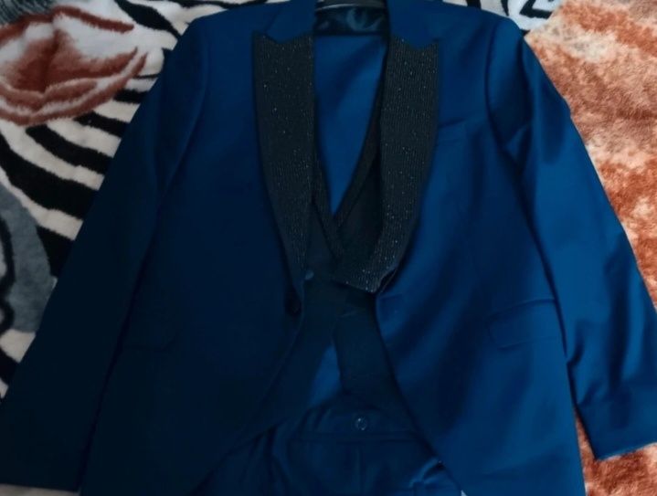 Costum elegant Pisano (3 piese) mărimea 46/M - ca nou