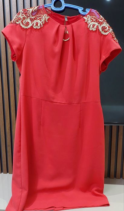 Продаётся платья в хорошем состояние