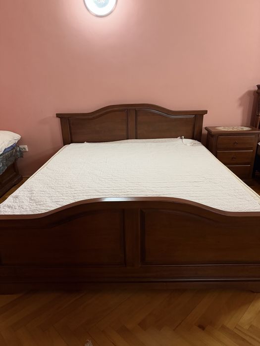 Mobila din lemn masiv