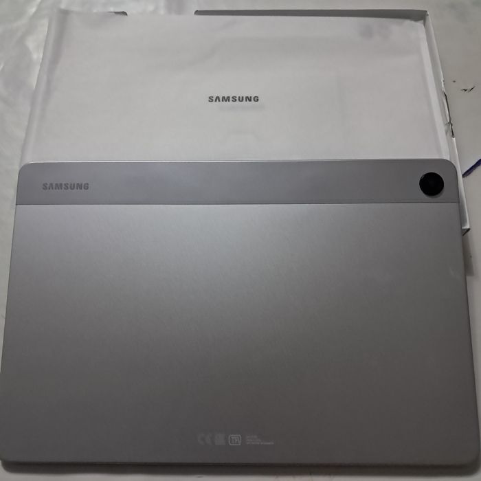 Продам планшет Samsung A9 plus