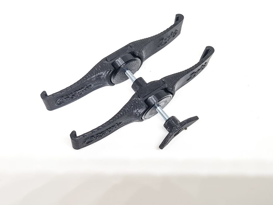 Suport magnetic numar inmatriculare pentru grila fagure Audi rs a4 a6