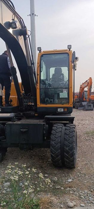 HYUNDAI 140W-9S excavator sotiladi / продается экскаватор
