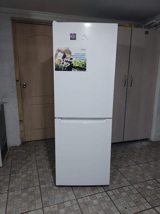 Холодильник INDESIT в отличном состояние