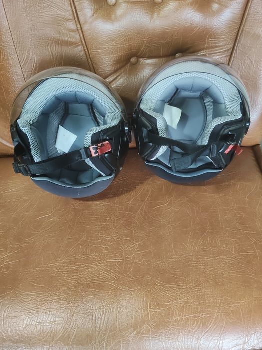 Vând căști moto scuter