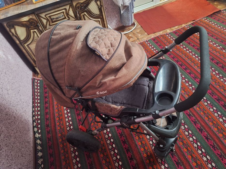 Kolyaska sotiladi,yangi holatda turibdi.Toza saqlangan